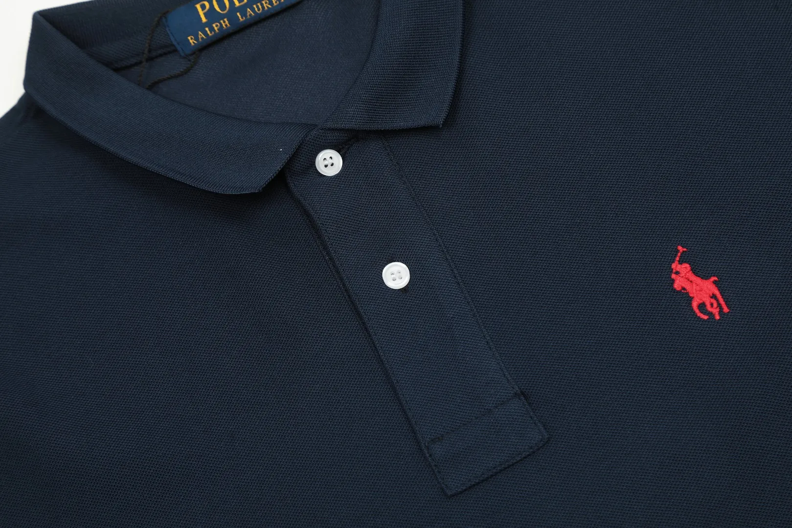 🅿️152 "Top quality" Style number: DS001# (not off the shelves all year round) [Ralph Lauren classic pony embroidered lapel POLO short sleeves] ✅Ralph Lauren Ralph Lauren classic basic versatile POLO short sleeves ✅Main supply platform live broadcast Wholesale entities will be replenished when out of stock Not removed from the shelves ✅ZP quality 1:1 version Scan the code to enter the GF website Z cabinet quality ✅Detailed quality The only one in Guangzhou Imported pique fabrics Mainly high-end, cost-effective and good quality. Needless to say, the version is restored to the original version. The maximum size can be worn up to 210 pounds. Loose, comfortable and stress-free. ✅Wear for work and life. Suitable for various occasions. A must-have recommendation for couples. Size: